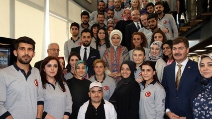 Pirmā lēdija Erdoğana Mardīnā tiekas ar jauniešiem