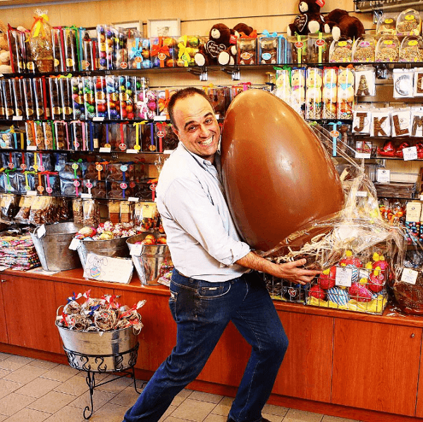 Džons Kaposs izveidoja Snapchat, kuru iedvesmoja liela šokolādes Lieldienu ola.
