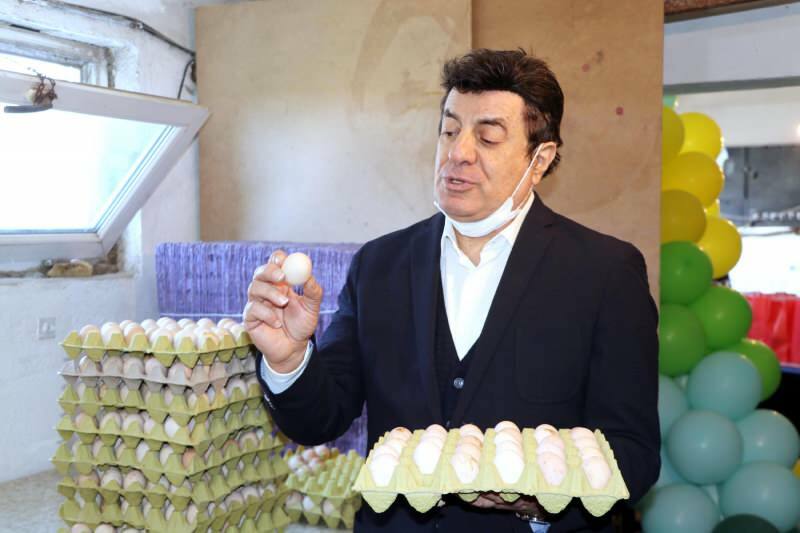 Slavenais dziedātājs Coşkun Sabah izveidoja fermu: tagad 'Yumurtacı Coşkun'