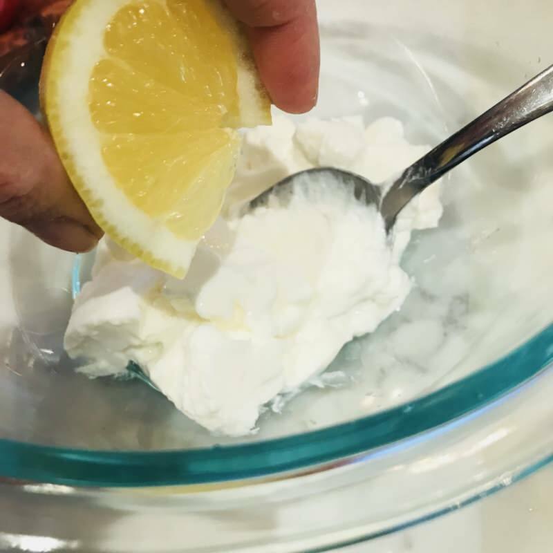 Kādas ir jogurta un citronu maskas priekšrocības ādai? Pašdarināts jogurts un citrona maska