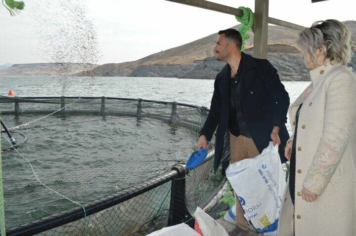 Kürşat Kılıç pameta banku darbību un kopā ar sievu kļuva par zivju ražotāju!