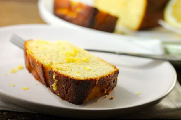 Kā pagatavot citronu mitru kūku? Smaržīgas kūkas recepte