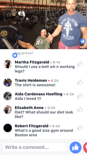 Slavenību treneris Maiks Raiens šajā Gold's Gym Facebook tiešraidē demonstrē, kā izmantot kāju nospiešanas mašīnu.