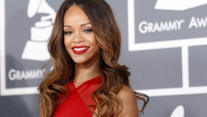 Tiešsaistes sarkano lūpu izjādes nodarbība no Rihannas