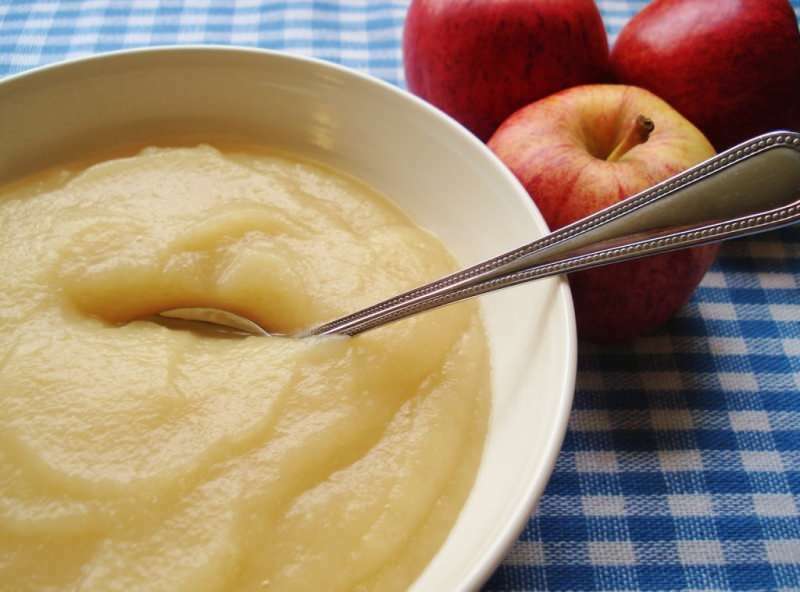 Kā pagatavot ābolu biezeni zīdaiņiem? Barojošu ābolu biezeņa recepte
