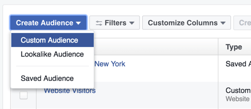 Atveriet sadaļu Mērķauditorijas un atlasiet opciju, lai izveidotu Facebook pielāgotu auditoriju.