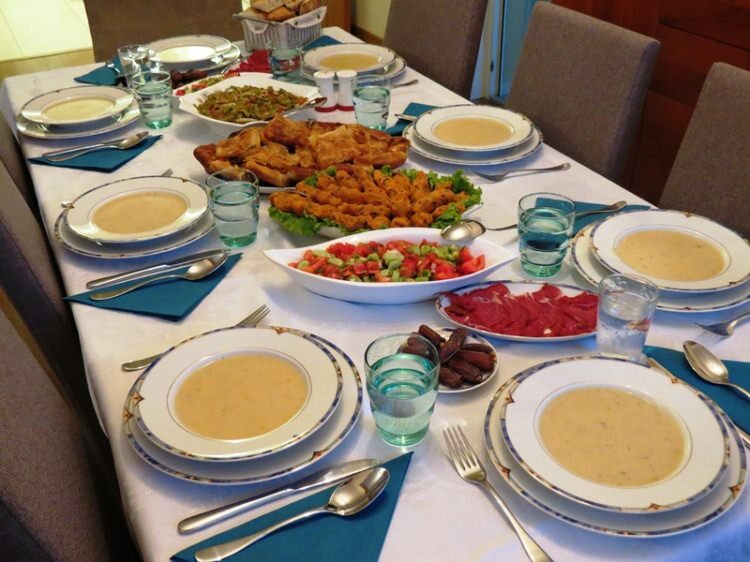 Neatstājiet kontroli iftar ielūgumos