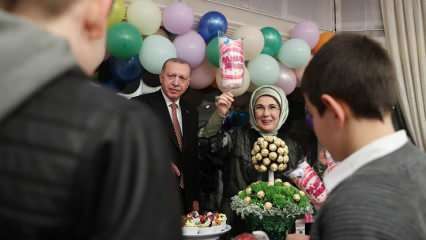 Pirmās lēdijas Erdoganas ieraksts par iftar, viņi bērnus uzņēma Mīlestības namos
