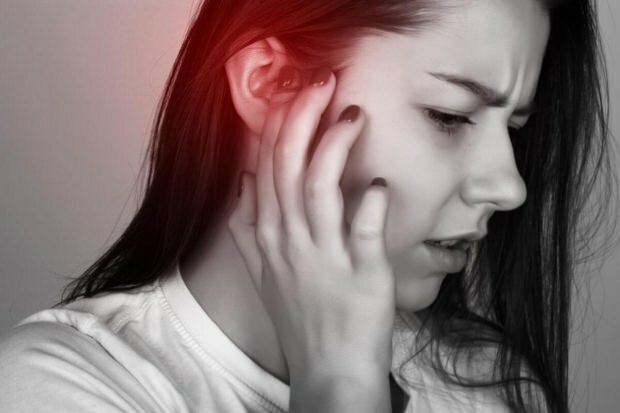 Kas izraisa ausu kristāla slīdēšanu? Ausu kristāla spēles simptomi