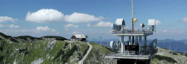 radio tornis uz kalna Austrijā