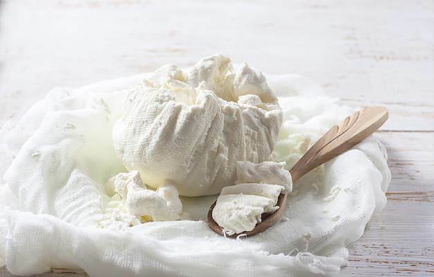 Kā izmantot marli, gatavojot sieru un izkāstu jogurtu