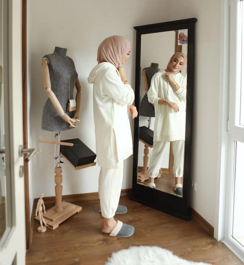 Populārākie treniņtērpu komplekti hidžaba apģērbā Skaistākie treniņtērpu komplekti