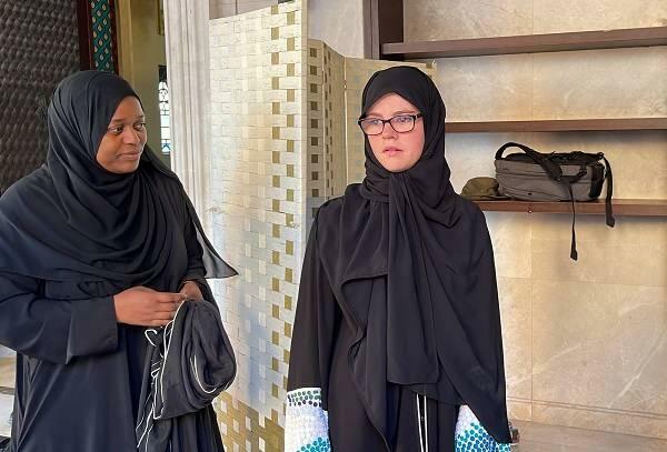 2 tūristi Katarā pieņēma islāmu