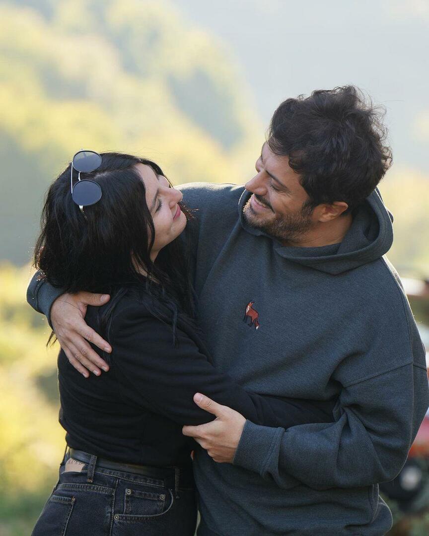Yasemin Saklioğlu un viņas vīrs Buraks Yırır