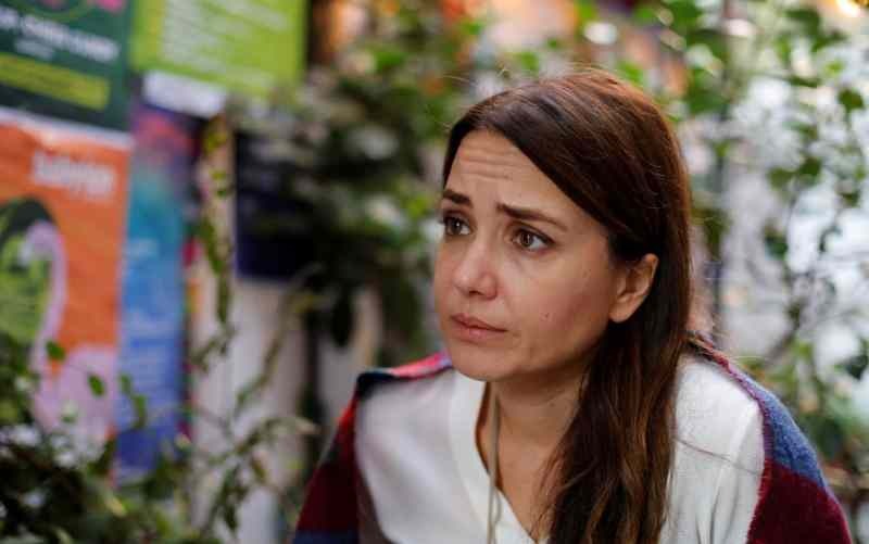 Slavenā aktrise Deniza Uğura mazina mirušā vīra sāpes ar bērniem!