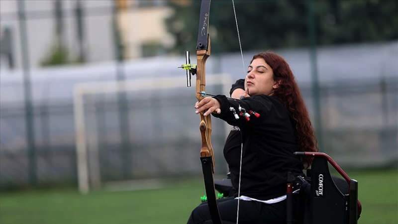 Paralimpiskā sportiste Miraja Aksakalli ar savu cīņu rāda piemēru visiem