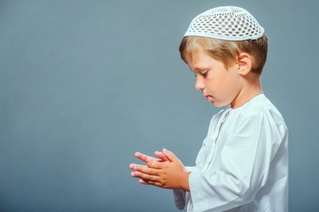 Mācot bērnus lūgties
