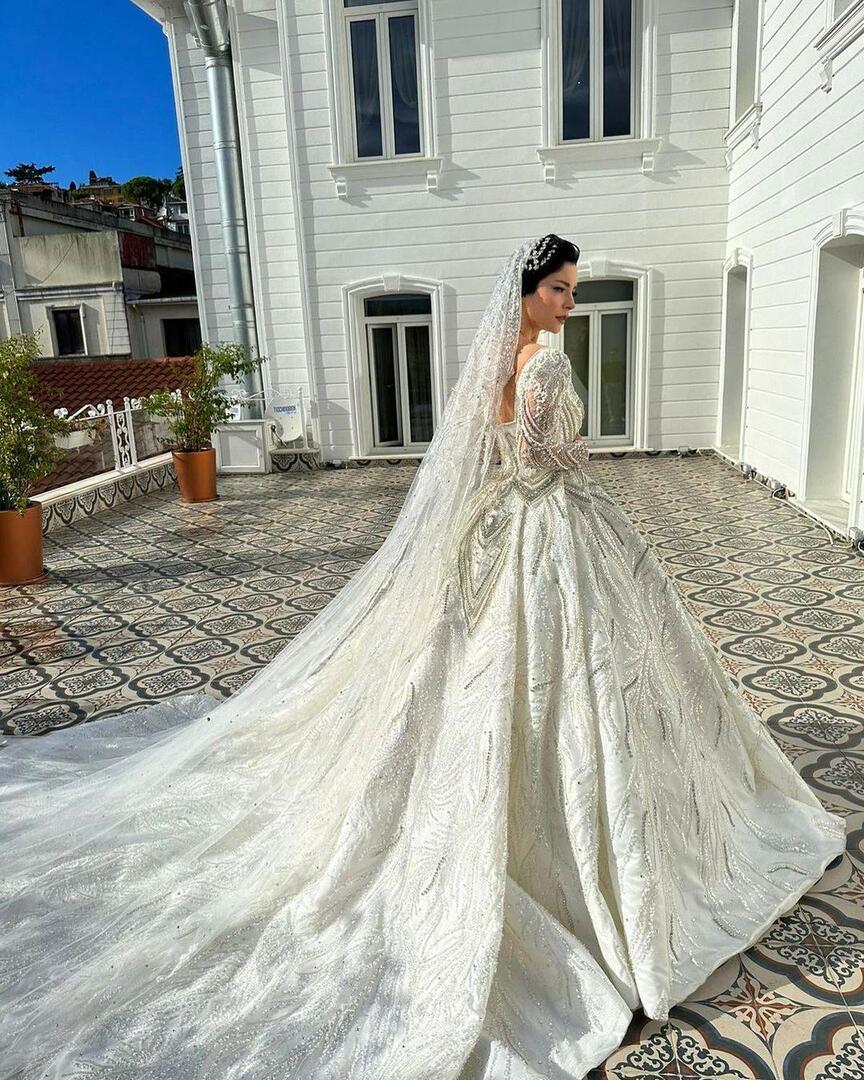Merves Bolugur kāzu kleita