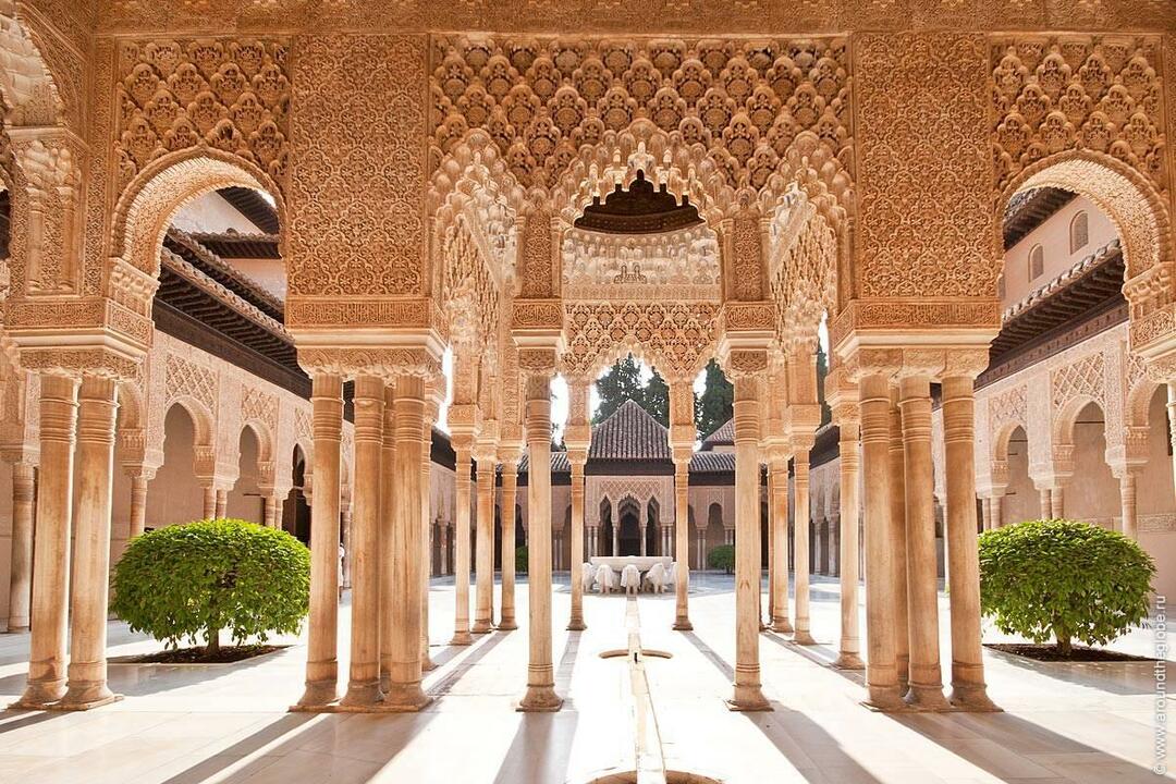 Alhambras pils pagalms