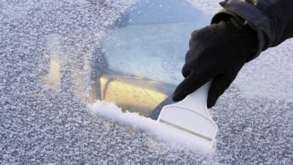 Kā novērst ledu no automašīnas logiem?