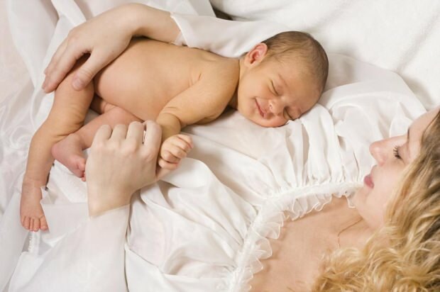 Cik daudz jaundzimušo vajadzētu barot ar krūti dienā?