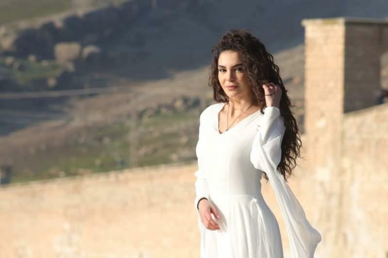 Aktrise Ebru Şahina mācās jaunajā seriālā Destan!