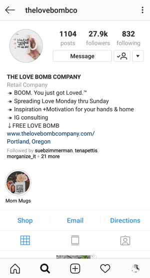 Instagram biznesa profila biogrāfijas piemērs ar @thelovebombco piedāvājumu.
