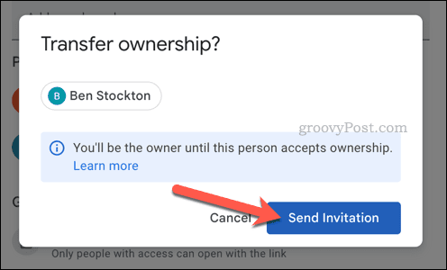 Nosūtiet uzaicinājumu nodot īpašumtiesības pakalpojumā Google dokumenti