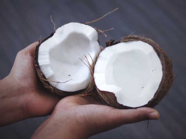 Kādas ir kokosriekstu eļļas priekšrocības ādai un sejai? Kā to izmantot