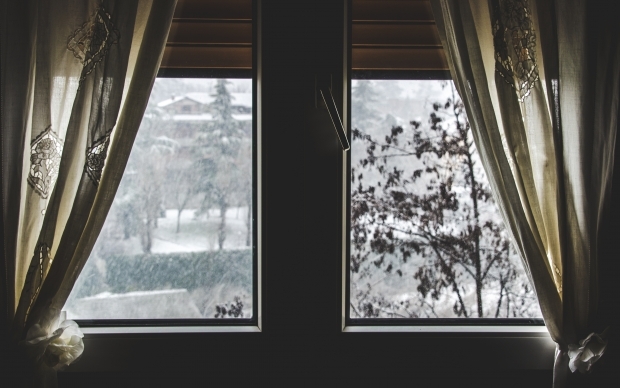 Kādi ir veidi, kā ziemā māju uzturēt siltu? Kā mājas interjers tiek uzturēts silts?