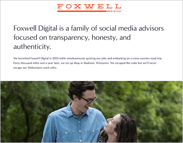 Endrjū Fokvels kopā ar sievu vada Foxwell Digital. Viņu mājas lapas augšpusē parādās Foxwell Digital logotips, kam seko teksts: “Foxwell Digital ir sociālo mediju padomnieku ģimene par pārredzamību, godīgumu un autentiskumu. ” Zem šī teksta ir fotogrāfija, kurā Endrjū un viņa sieva skatās viens uz otru zaļo, lapu koku priekšā.