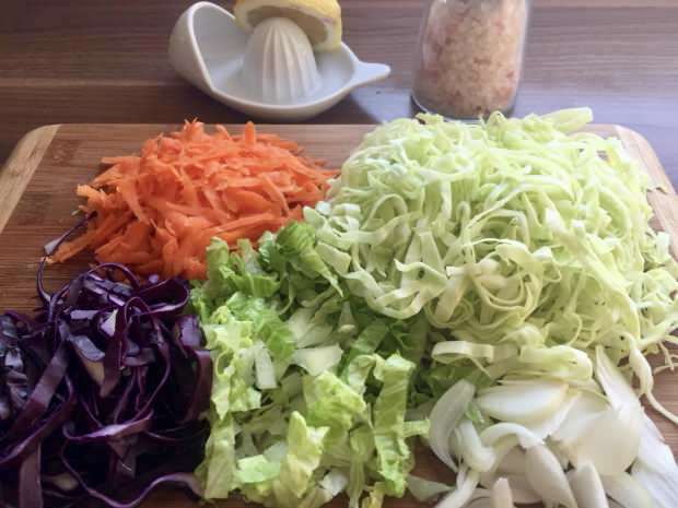 Kā pagatavot praktiskus Koleslava kāpostu salātus?
