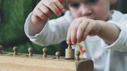 Kas ir Montessori izglītība? 29 izglītojoši materiāli, kas uzlabo bērnu sajūtas