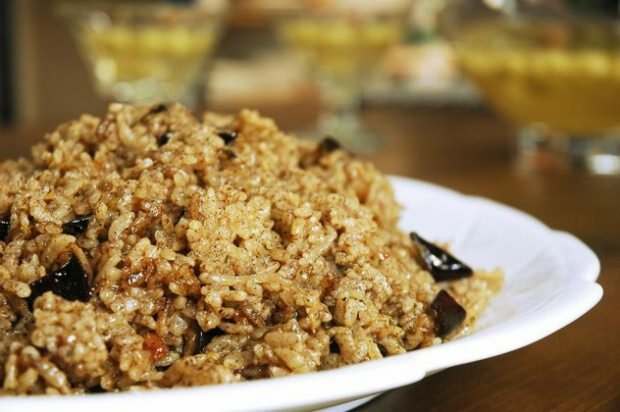 Kā pagatavot rīsus ar baklažānu