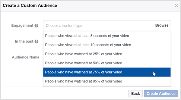 Dialoglodziņā Facebook Izveidot pielāgotu mērķauditoriju ir opcijas, kā mērķēt reklāmas uz cilvēkiem, kuri skatījās noteiktu jūsu videoklipa procentu.