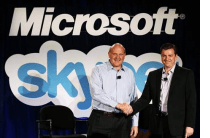 Skype pārdots Microsoft par 8 miljardiem dolāru, un Stīvs Balmers izskatās ekstātisks