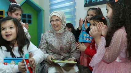 Emine Erdogan: Nāciet meitenes uz skolu!