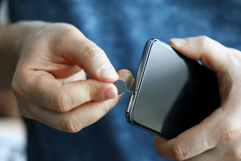 SIM kartes izņemšana Android viedtālrunī