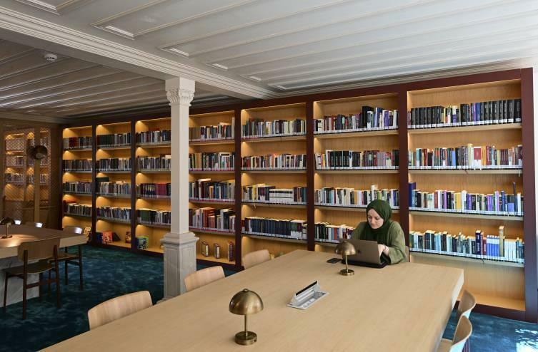 Ahmeta Kaljonku bibliotēka