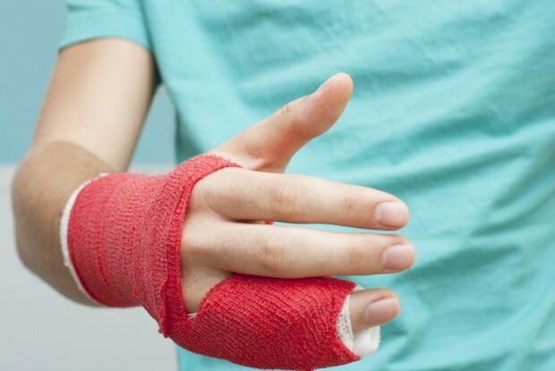 Kas izraisa pirksta lūzumu? Kādi ir pirkstu lūzuma simptomi?