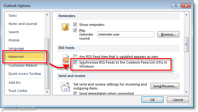 Outlook 2010 opciju logā ritiniet uz leju līdz uzlabotajam, pēc tam zem RSS plūsmām noklikšķiniet uz izvēles rūtiņas Sinhronizēt RSS plūsmas.