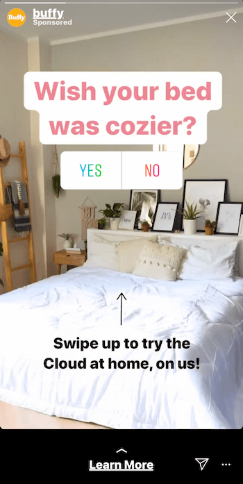 Instagram Stories reklāmas piemērs ar interaktīvu aptauju un velciet augšup saiti