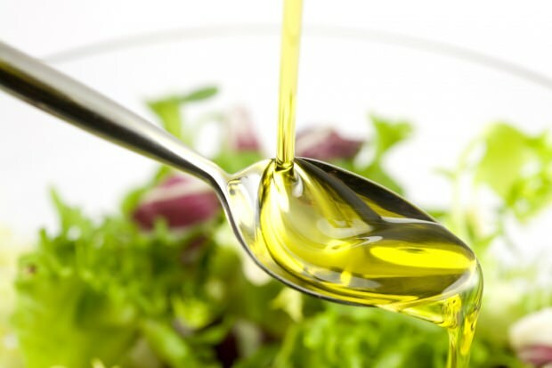 Kādas ir olīveļļas priekšrocības ādai un matiem? Kā olīveļļu uzklāj matiem un ādai?