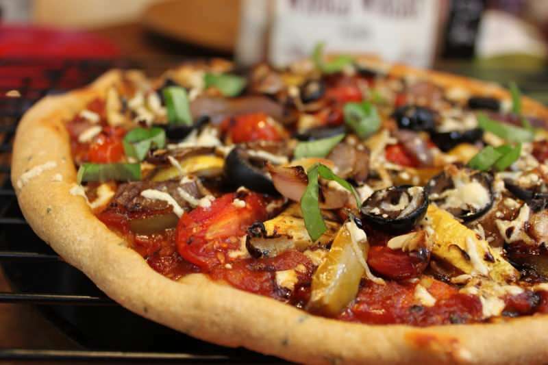 Vieglākā veggijas picas recepte! Kā pagatavot veggiju picu mājās?