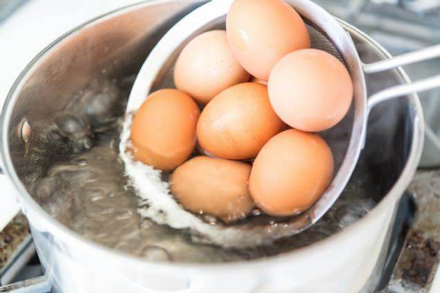 Kā paslēpt vārītas olas