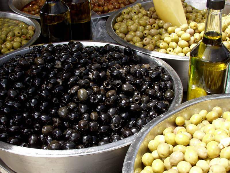 neiedomājams triks melnajām olīvām