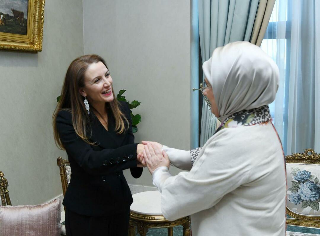 Emine Erdogan un UNICEF Turkiye pārstāvis