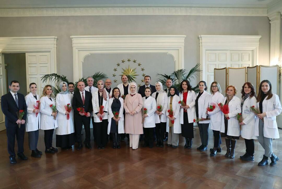 Emine Erdogan tikās ar prezidentūras medicīnas komandu