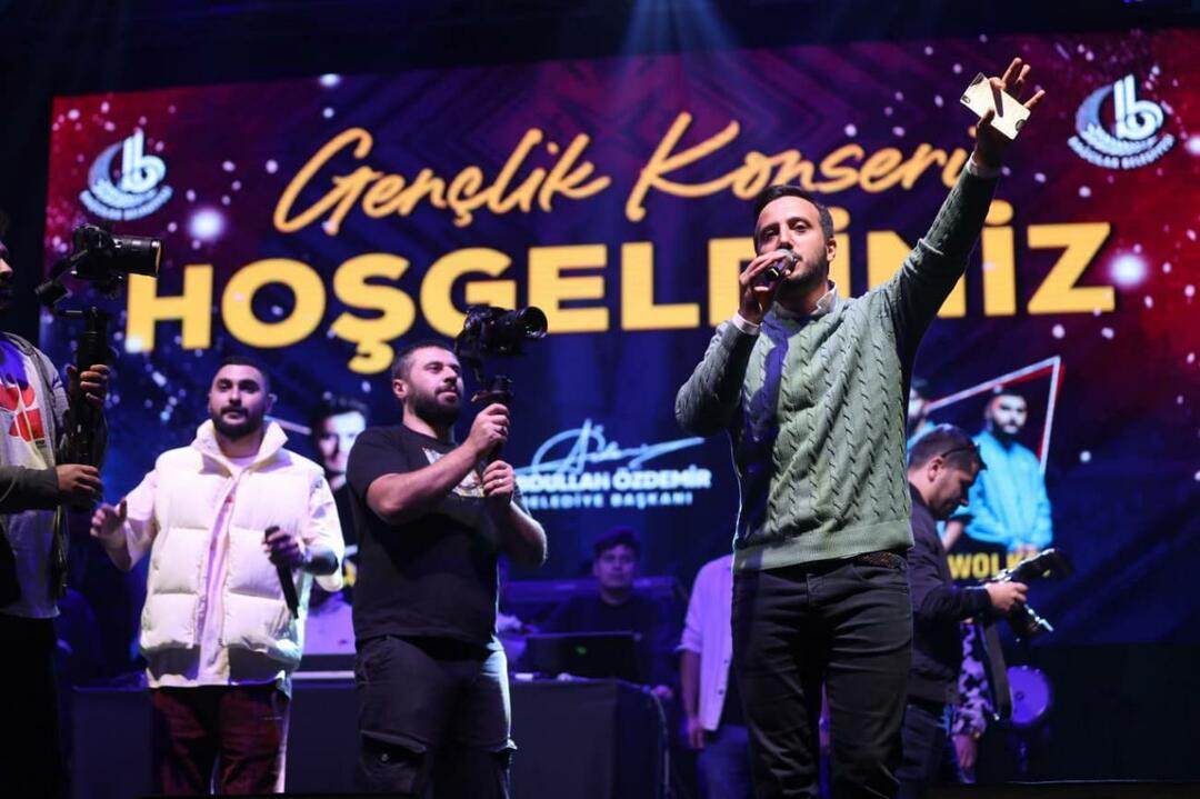 Mustafa Ceceli jauniešu koncertā Bağcilarā pūta kā vējš!