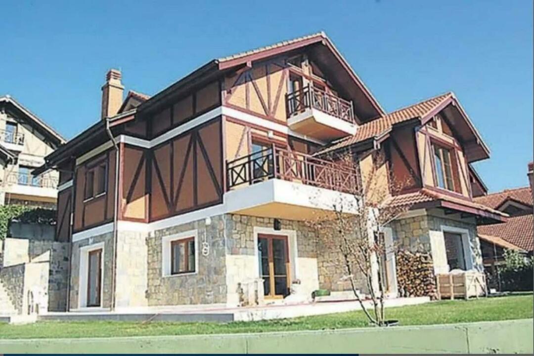 Vai šī māja atdalīja Hadisu un Mehmetu Dinserleru? "Draudīgā māja" izšķīrās no otrā pāra